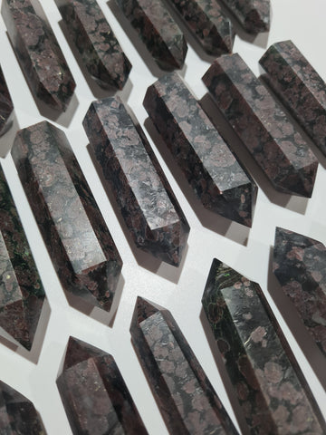 Garnet in Arfvedsonite Generators 250g Pack