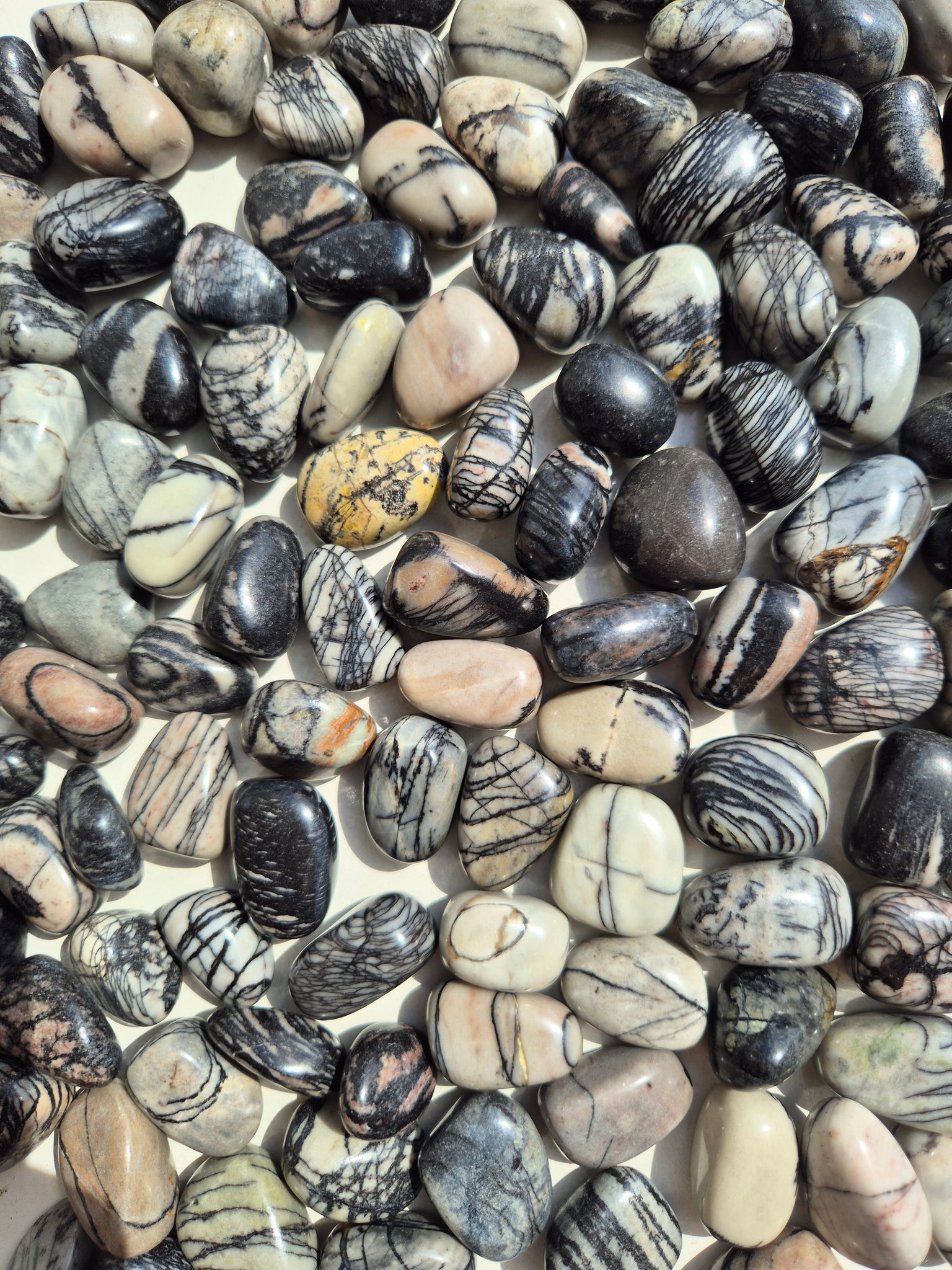Jasper Net Tumbled Stones 1KG