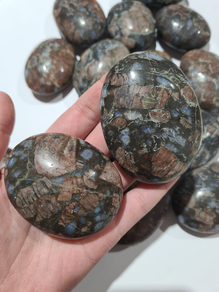 Que Sera Stone Palm Stones