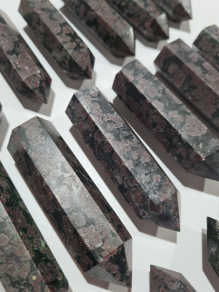 Garnet in Arfvedsonite Generators 1KG