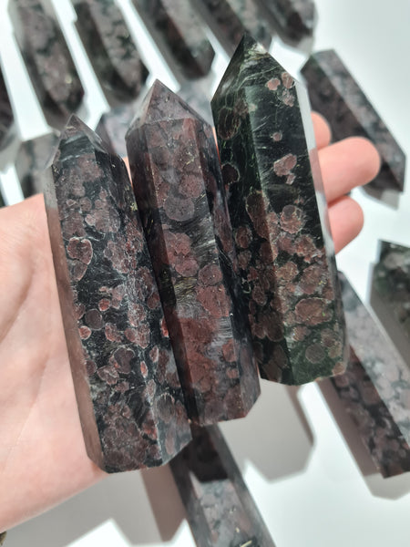 Garnet in Arfvedsonite Generators 1KG